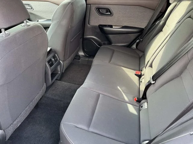 Used 2023 White Nissan S image 17