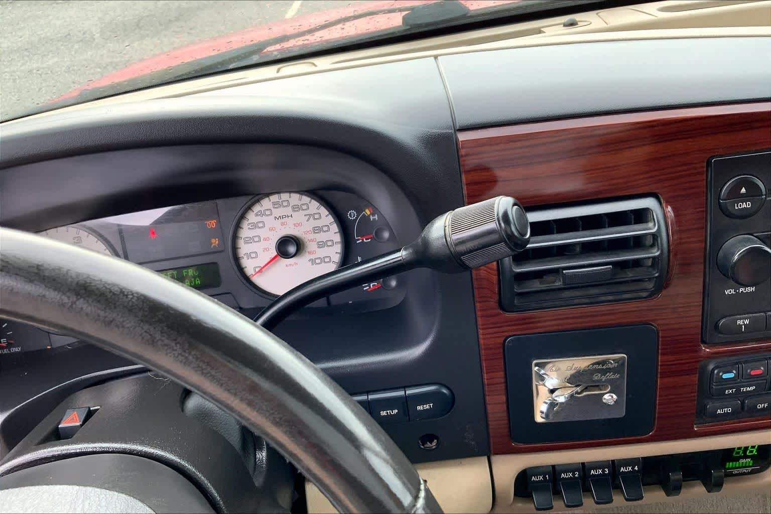 Used 2005 Red Ford Lariat image 15