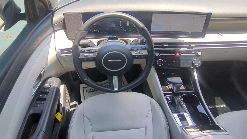 Used 2025 Green Hyundai SEL Convenience image 12