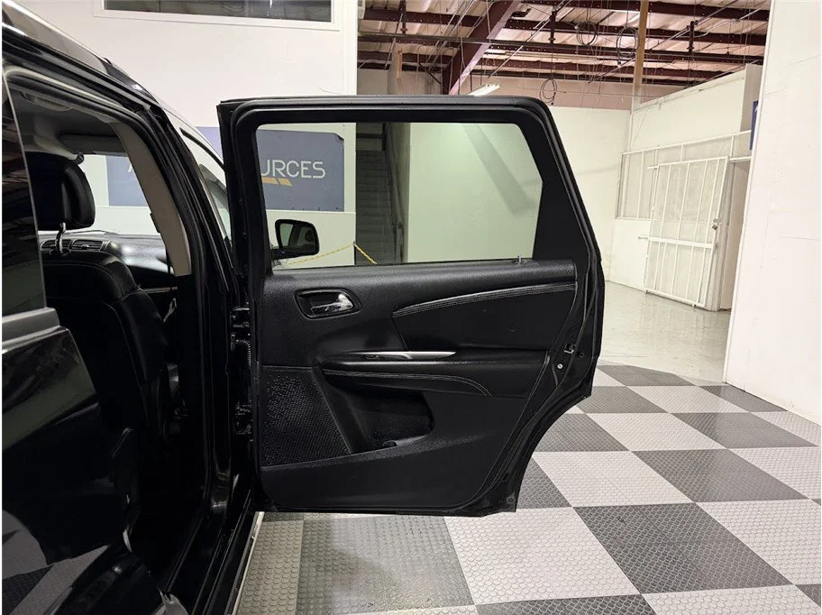 Used 2017 Pitch Black Clearcoat Dodge Crossroad Plus image 23