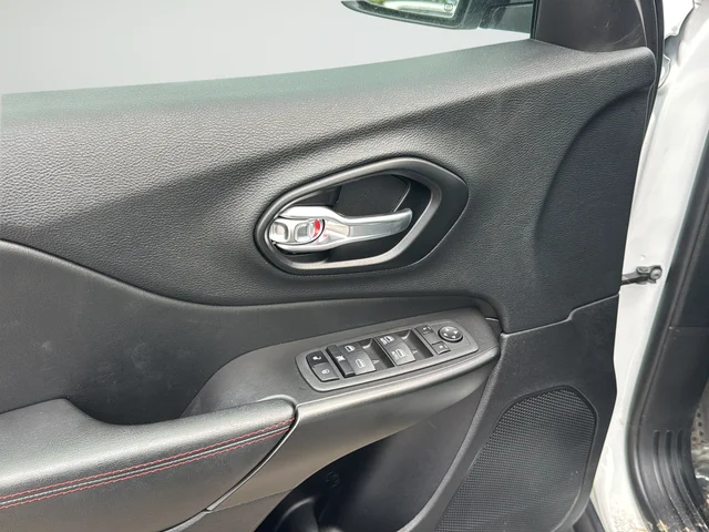 Used 2022 White Jeep Trailhawk image 24