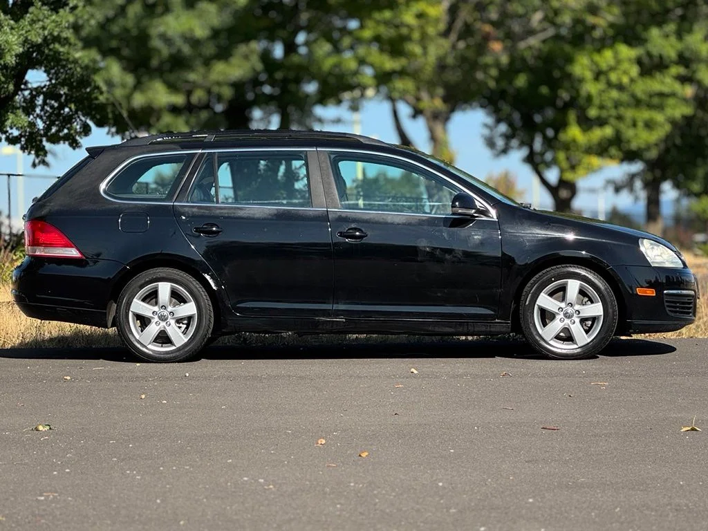 Used 2009  Volkswagen 2.5L SE image 8