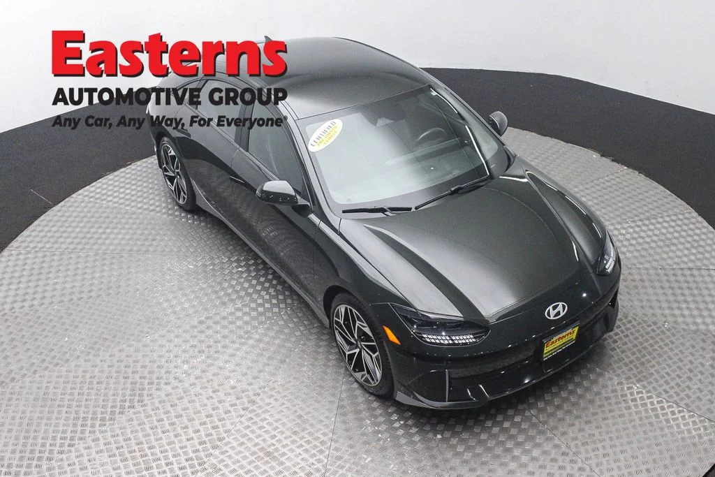 Used 2023 Green Hyundai SEL image 3