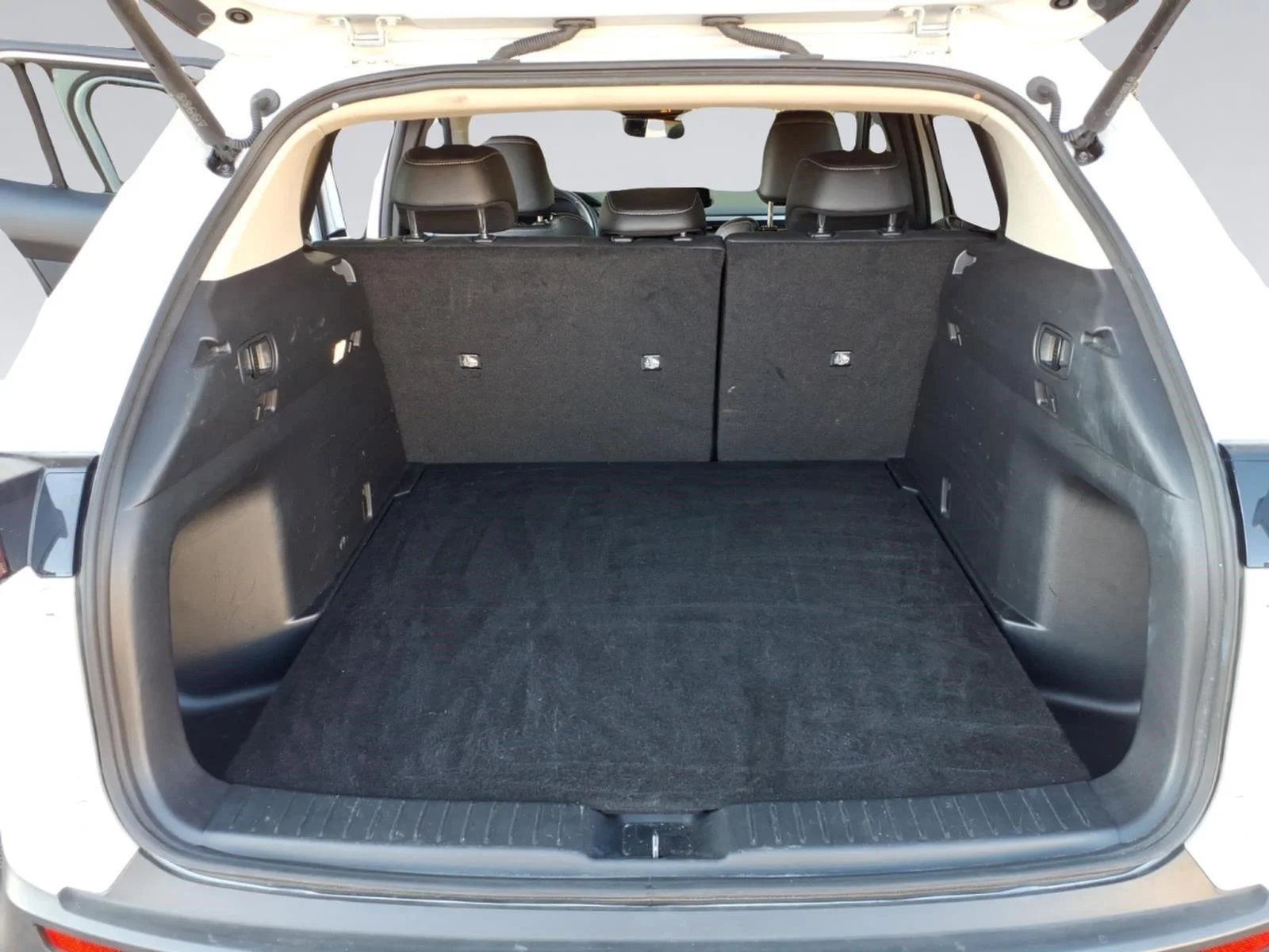 Used 2025 White Mazda 2.5 S Preferred Package image 10