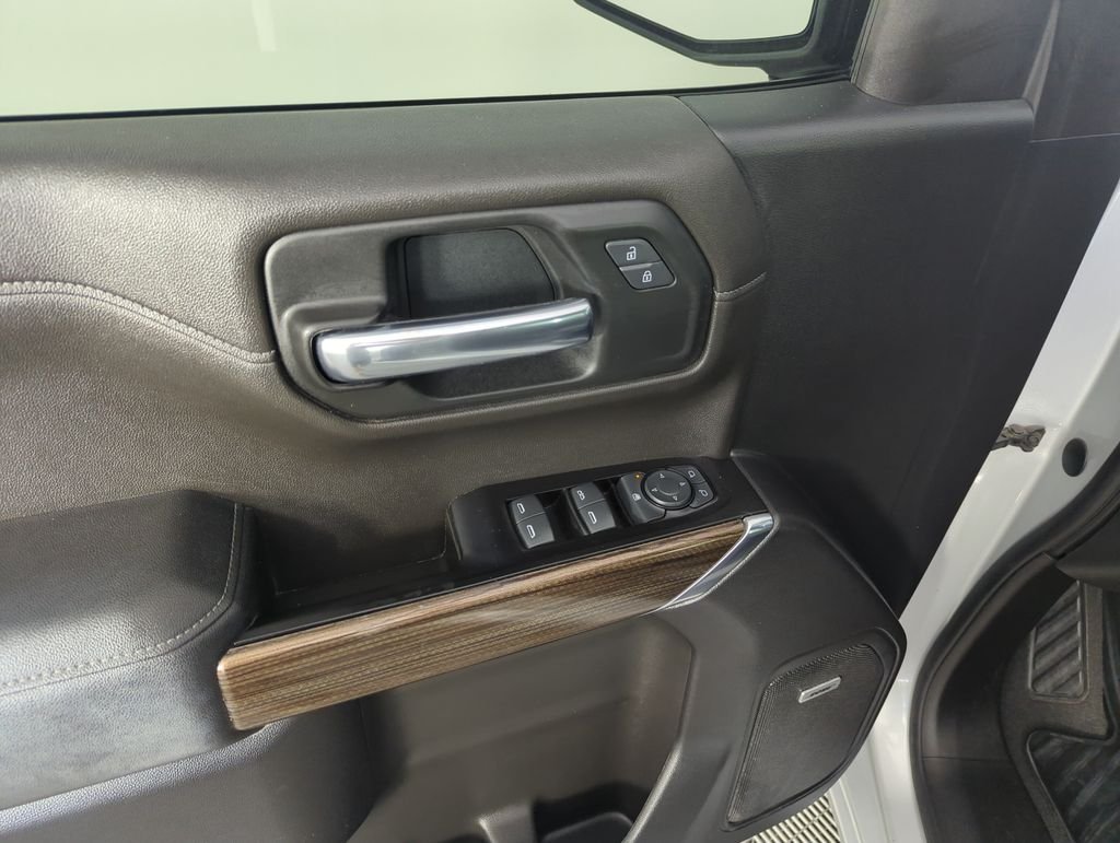 Used 2019 Silver Chevrolet RST image 18