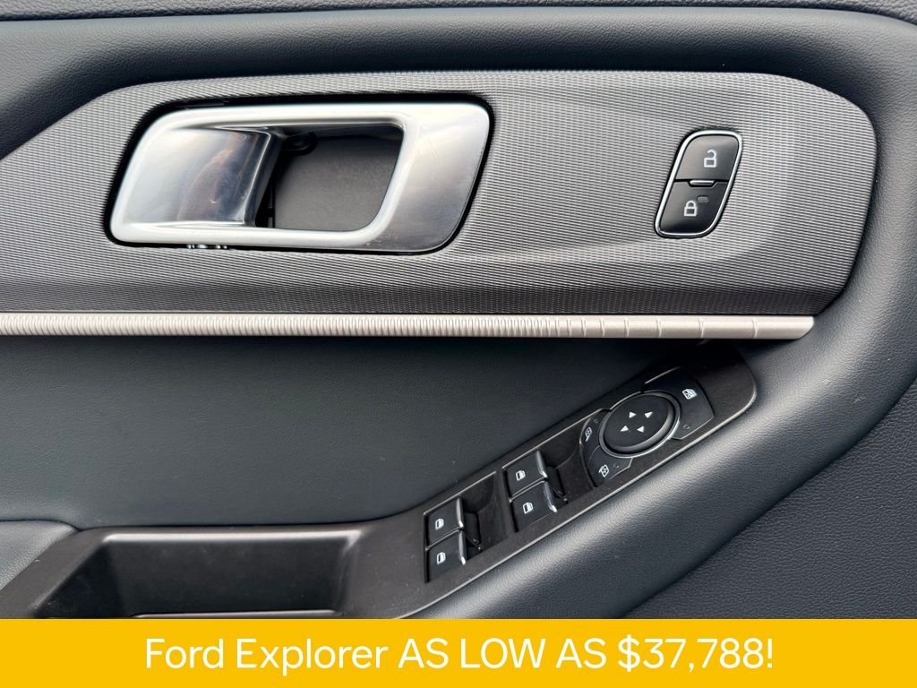 Used 2025 Gray Ford ST-Line image 29