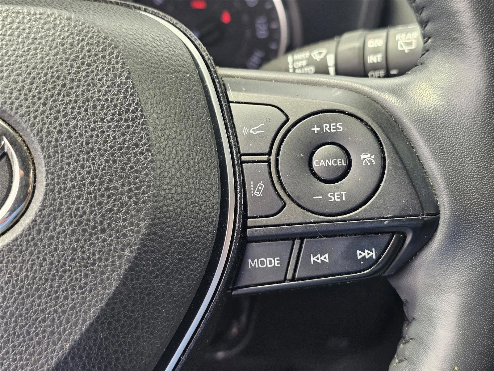 Used 2021  Toyota Hybrid LE image 24
