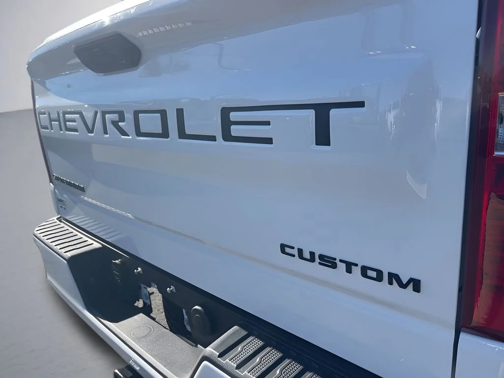 Used 2025 Summit White Chevrolet Custom image 38
