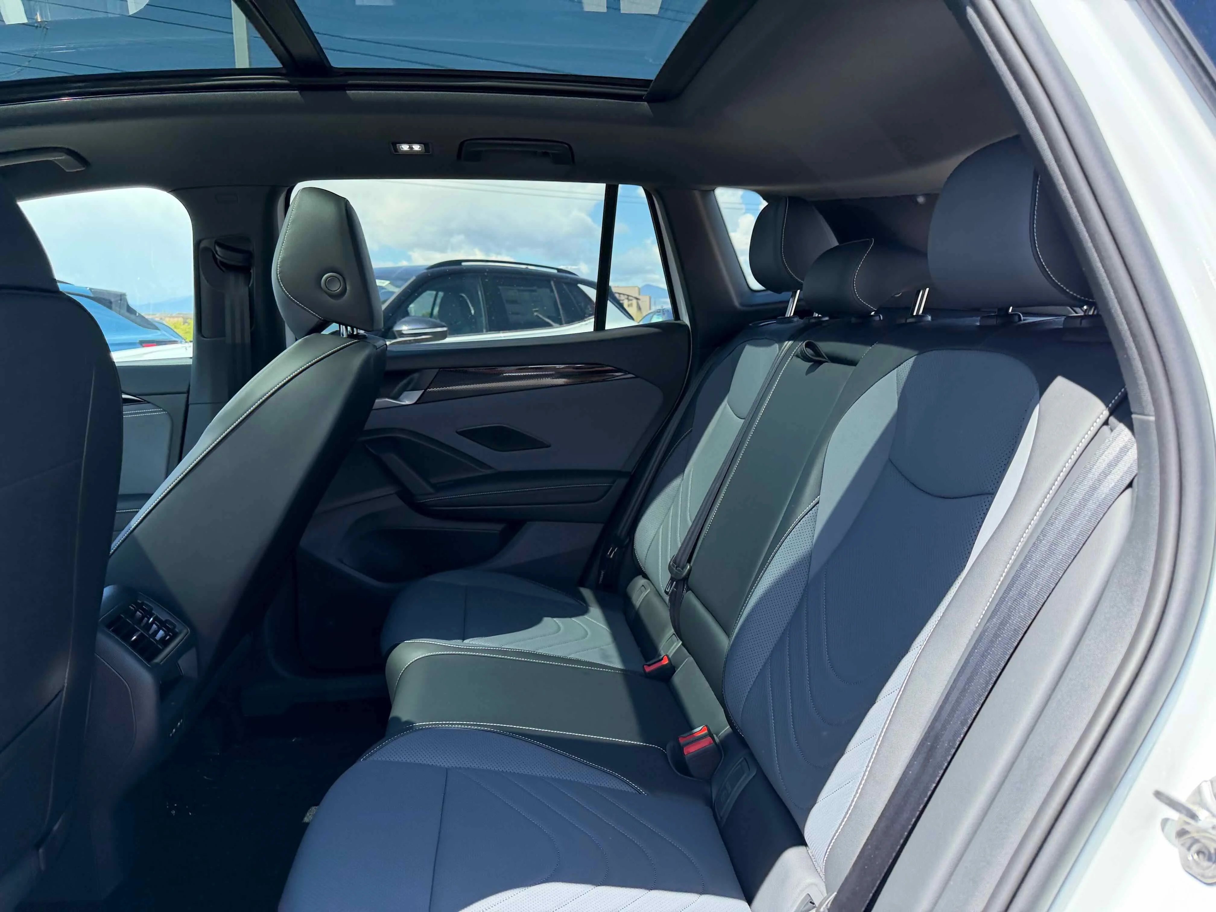 New 2026 Opal White Volkswagen SE R-Line Black image 27