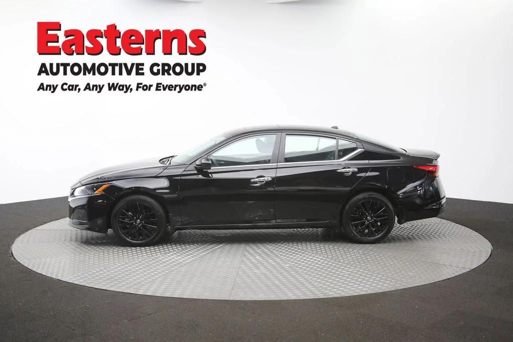 Used 2025 Black Nissan 2.5 SV image 61