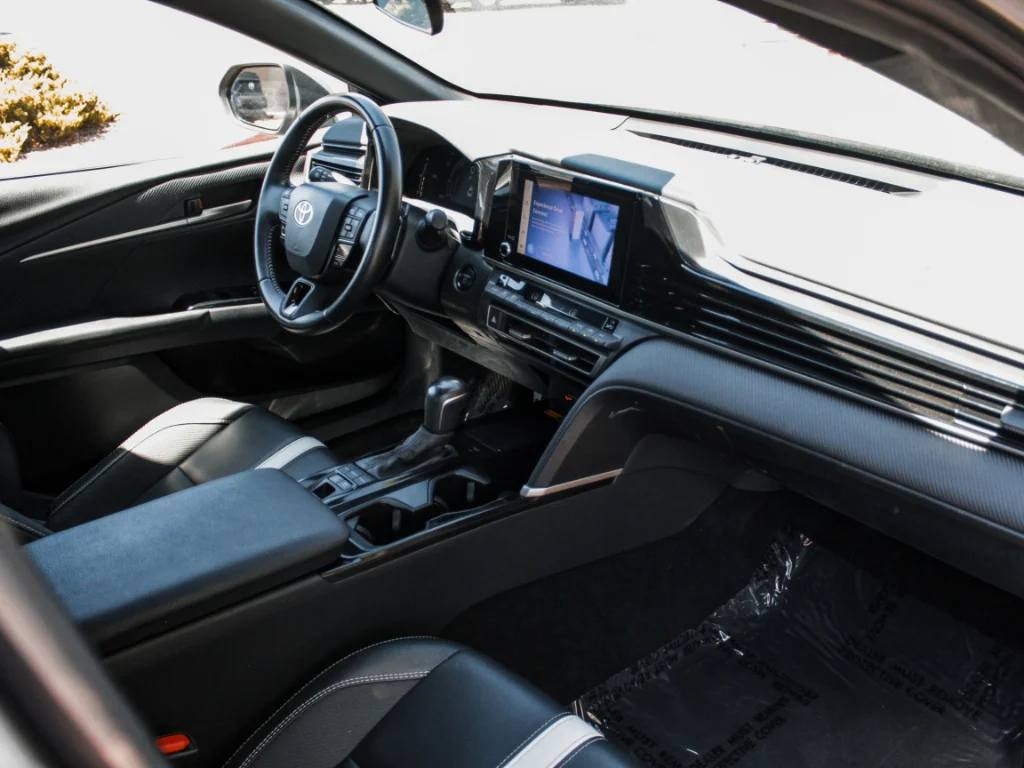 Used 2025  Toyota SE image 27