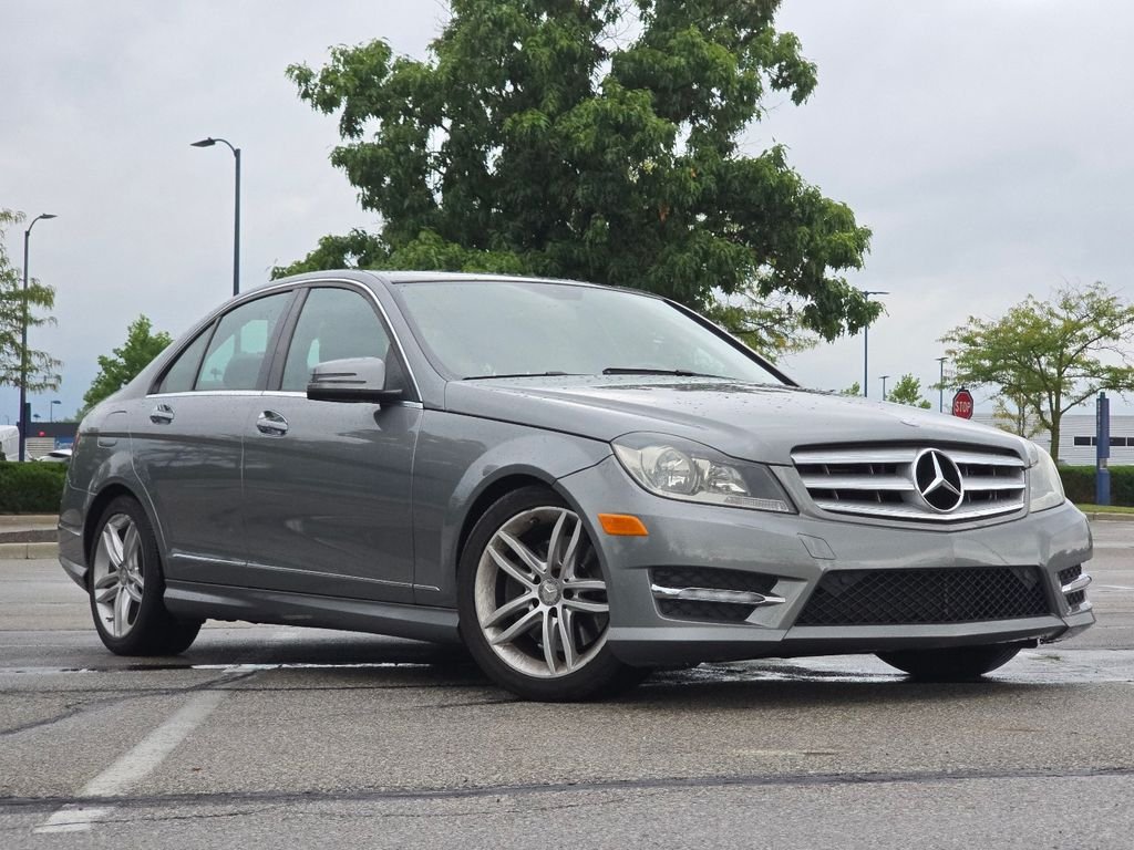 Used 2013  Mercedes-Benz C 300 image 2