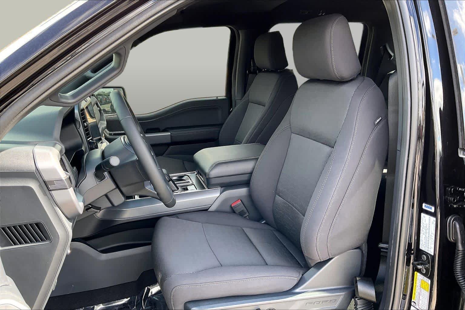 New 2026 Agate Black Metallic Ford XLT image 7