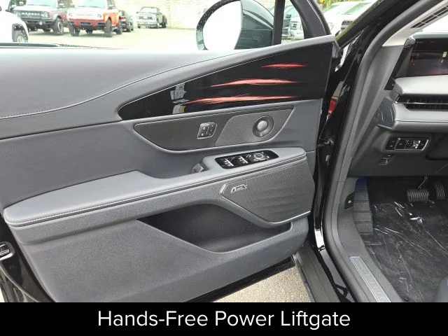 New 2026 Infinite Black Metallic Clearcoat Lincoln Premiere image 17