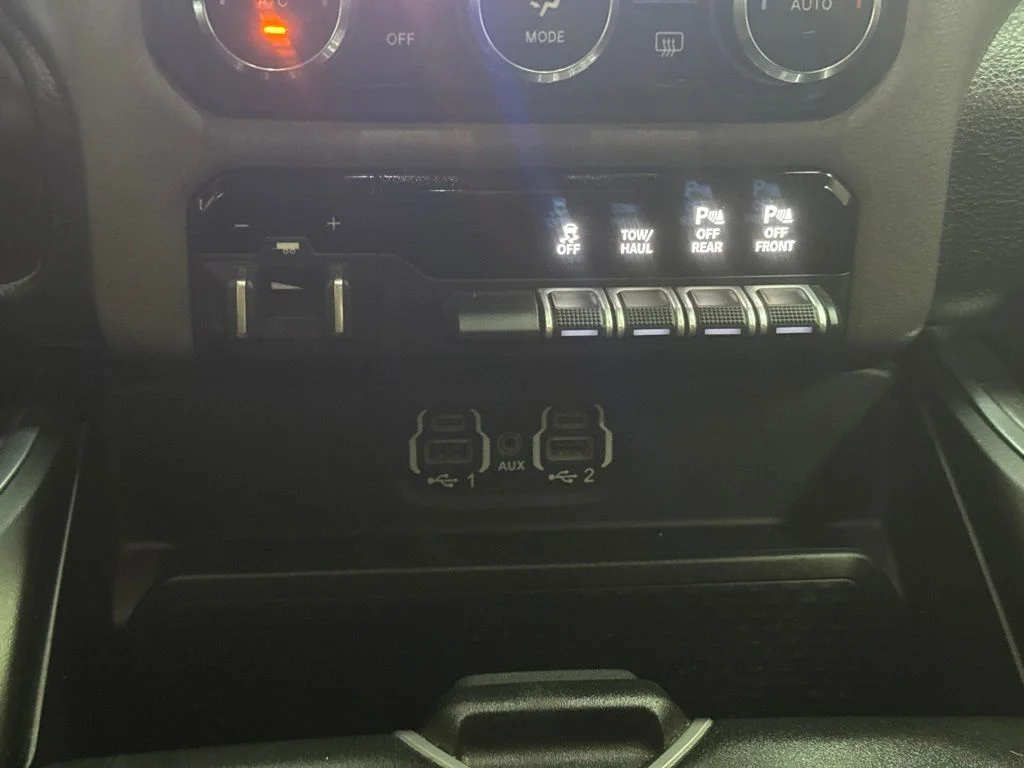 Used 2022 Billet Silver Metallic Clearcoat Ram Laramie image 20