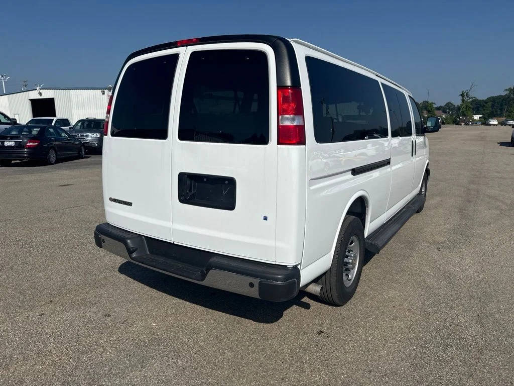 Used 2025 White Chevrolet LT image 5