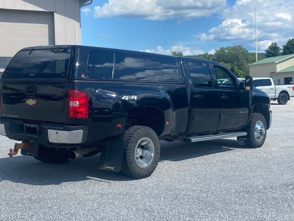 Used 2008 Black Chevrolet LTZ image 4