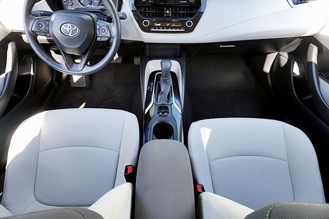 Used 2021 White Toyota L image 18