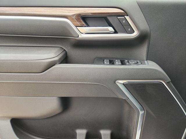 New 2026 Summit White Chevrolet LT image 24