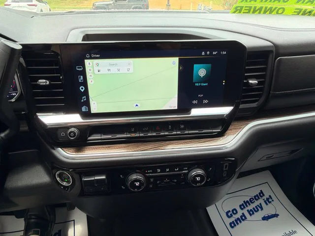Used 2025 Summit White Chevrolet LT image 38