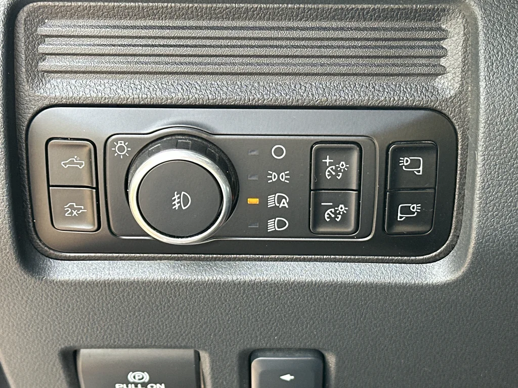 Used 2025 Oxford White Ford LARIAT image 28