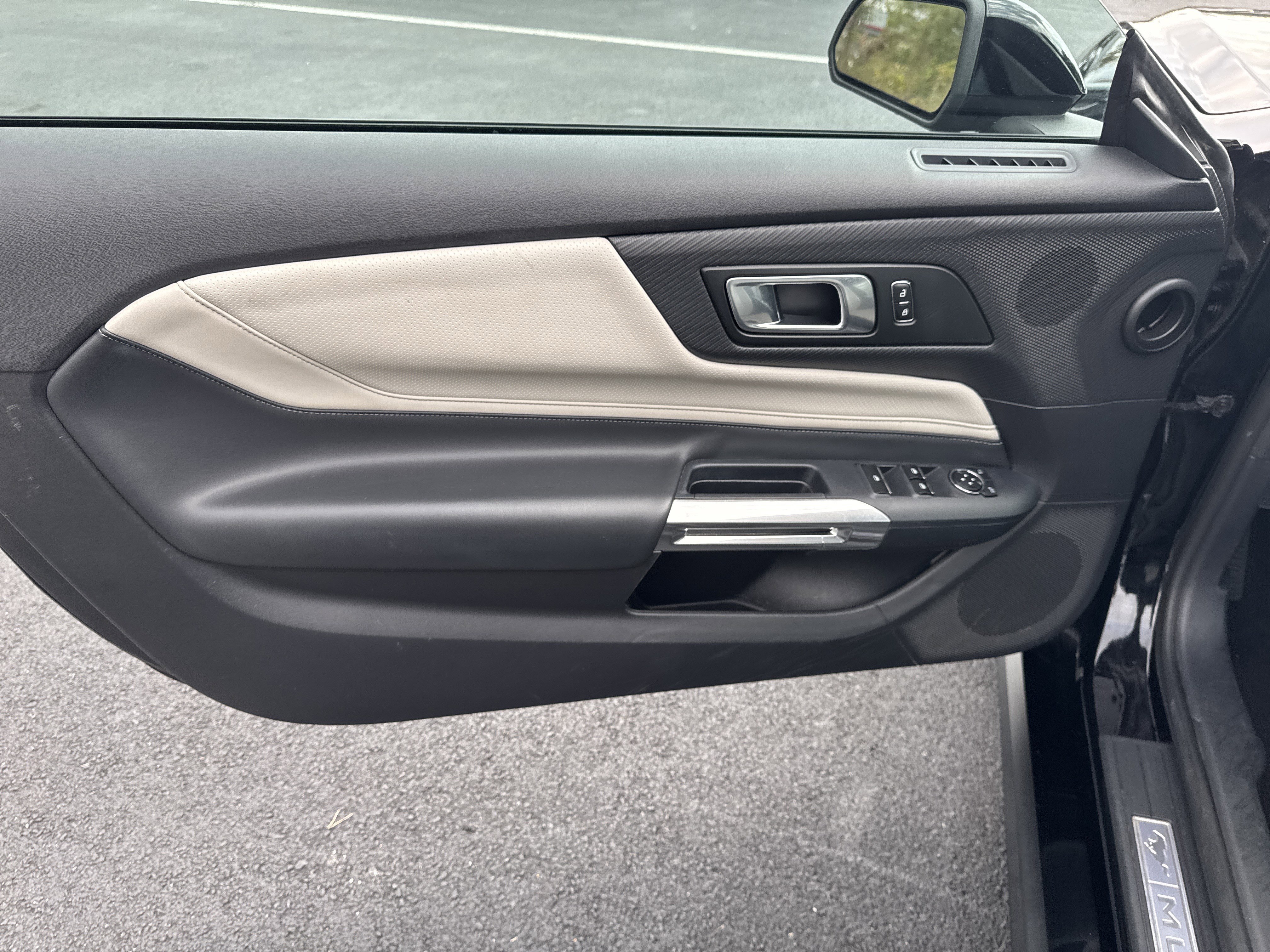 Used 2024  Ford  image 22