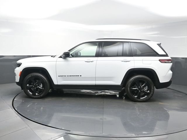 Used 2025 White Jeep Altitude X image 4
