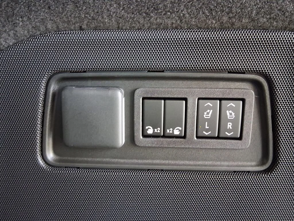 New 2026 Argent Silver Metallic Cadillac V-Series image 7