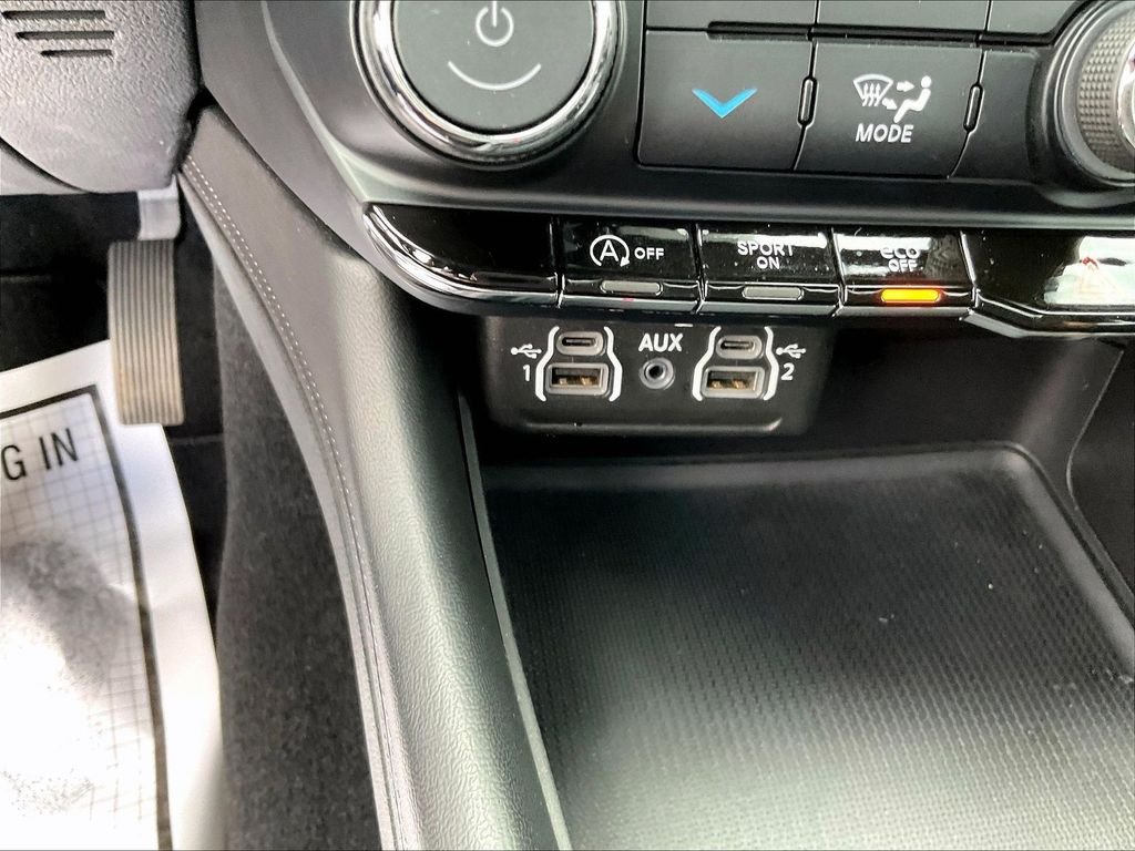 Used 2023 DB Black Crystal Clearcoat Dodge SXT image 26