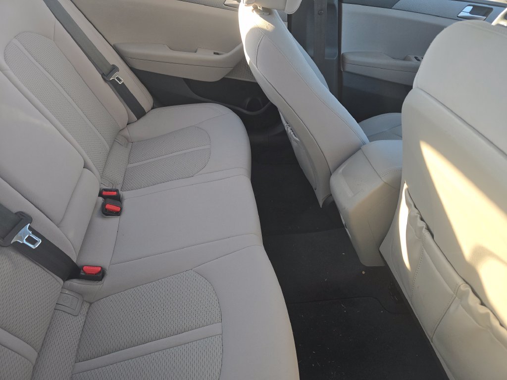 Used 2017 Silver Hyundai SE image 13