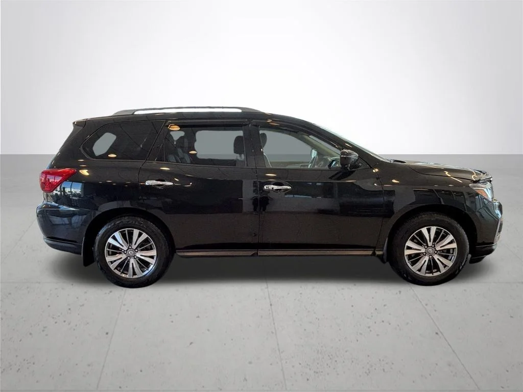 Used 2019 Black Nissan SL image 6