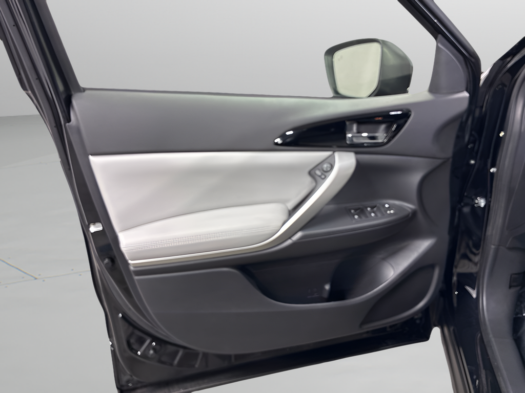 New 2026 Labrador Black Pearl Mitsubishi SEL image 24