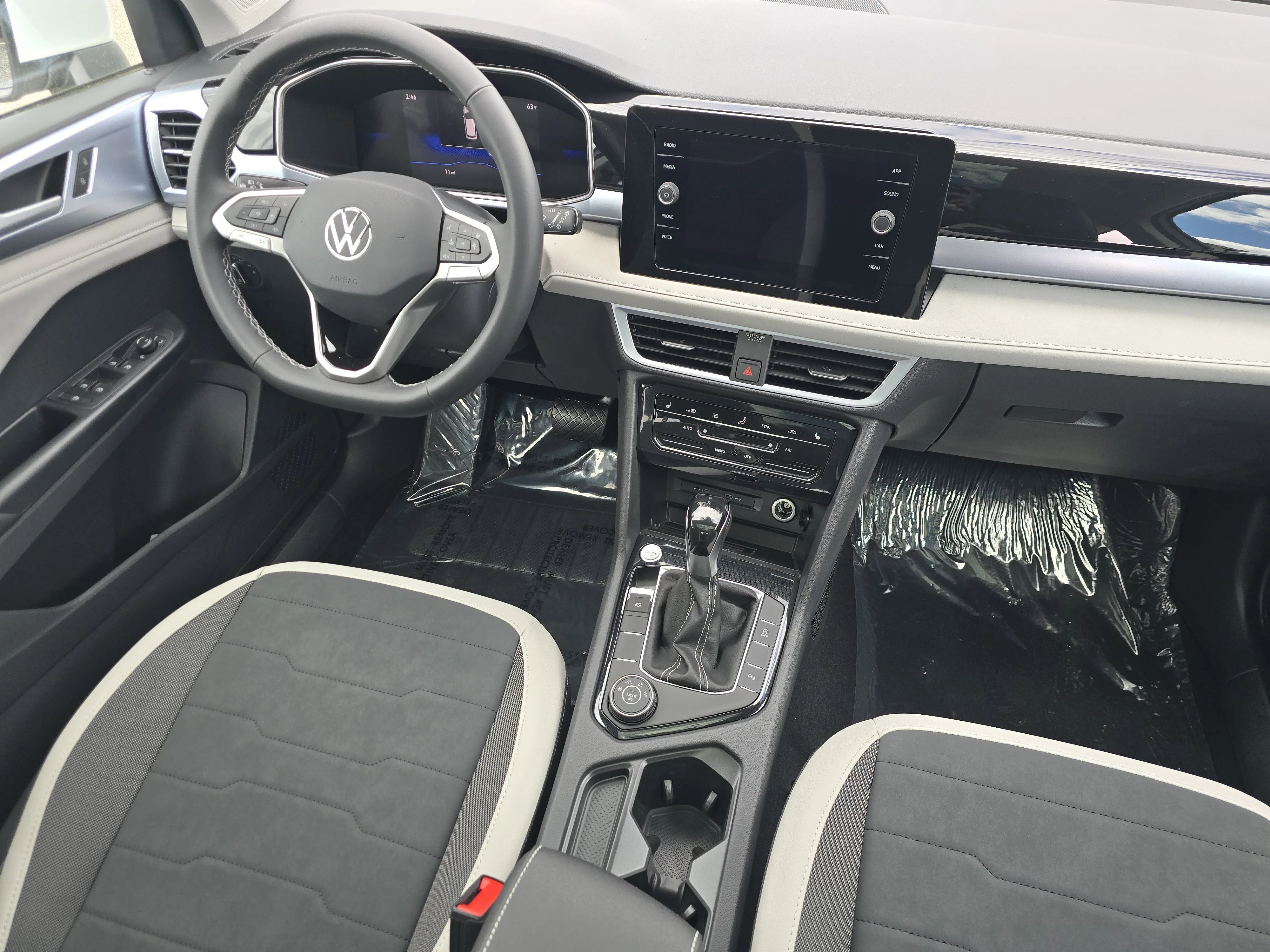 New 2026 Pure White Volkswagen SE image 19