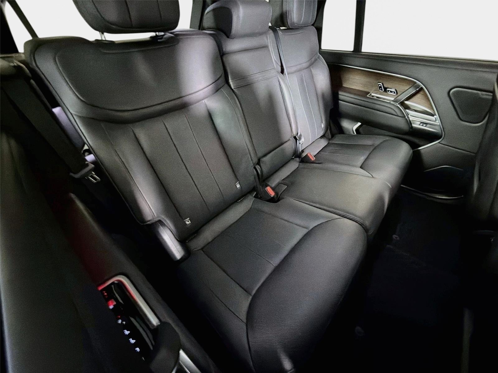 Used 2023 Santorini Black Metallic Land Rover SE image 27