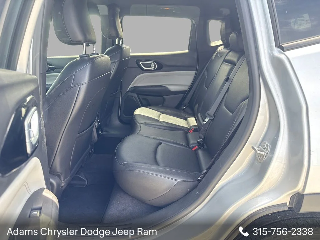 Used 2025 Silver Jeep Limited image 11