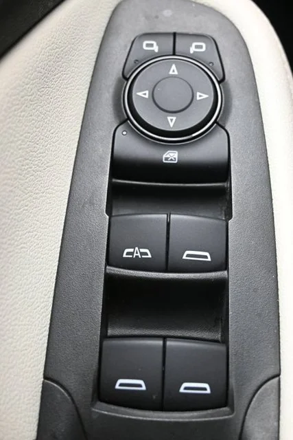 Used 2020 White Buick Select image 25