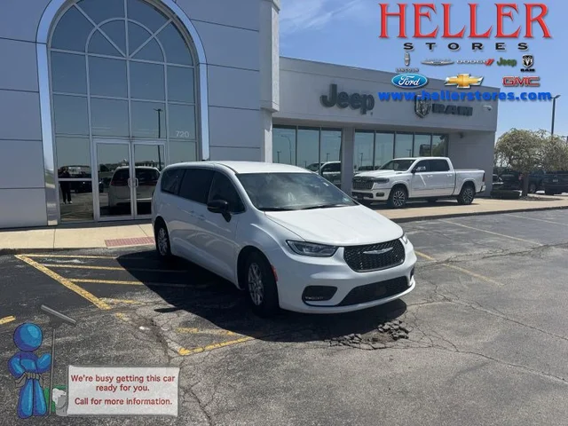 2026 Chrysler Pacifica Select