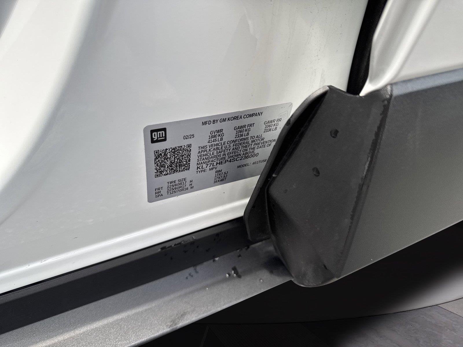 Used 2025 Summit White Chevrolet LT image 37
