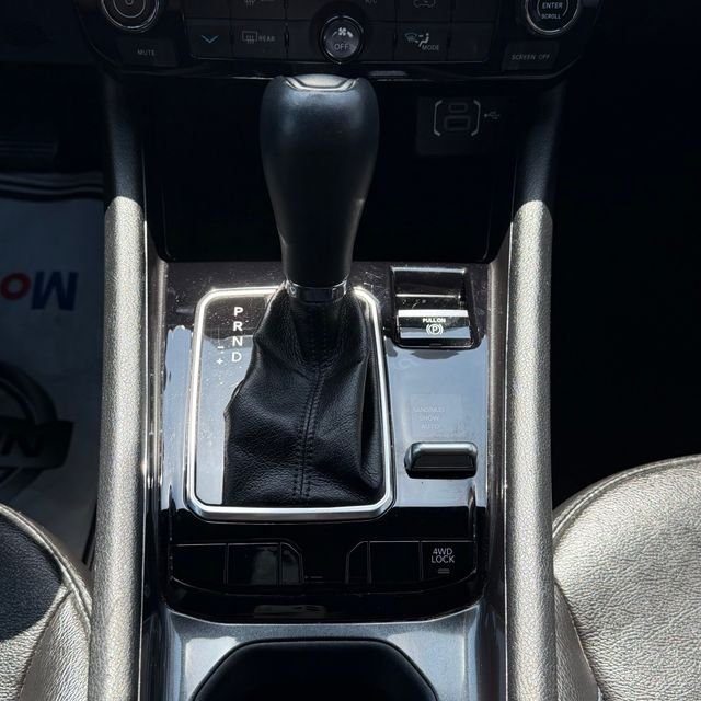 Used 2024 White Jeep Latitude image 24