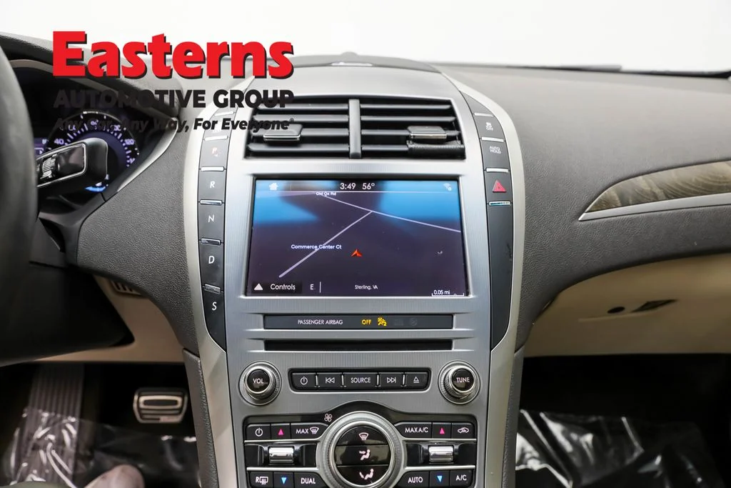 Used 2019 White Lincoln Reserve image 12