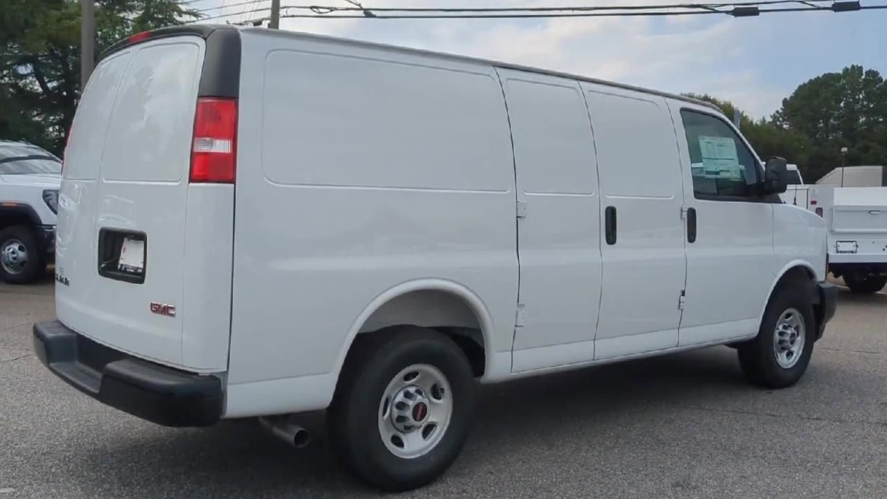 2025 GMC Savana Cargo Work Van - Photo 8
