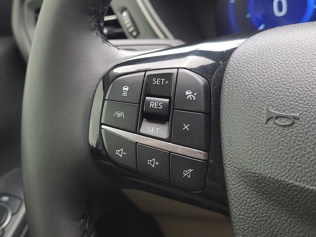 Used 2022 Blue Ford SEL image 32