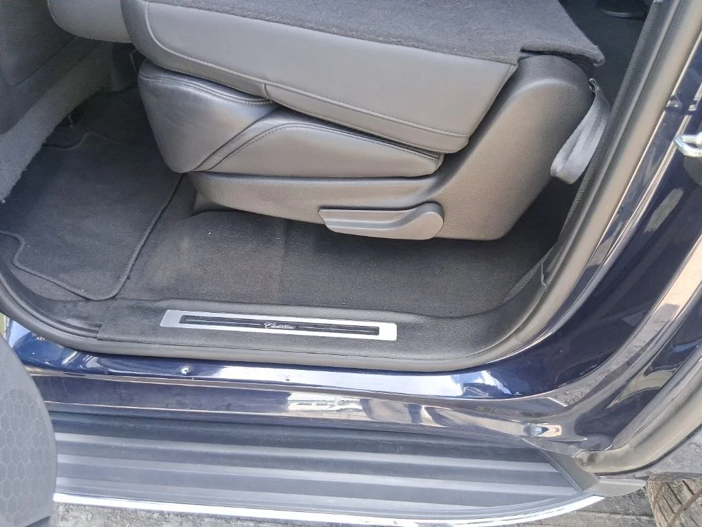 Used 2020 Blue Cadillac Luxury image 18