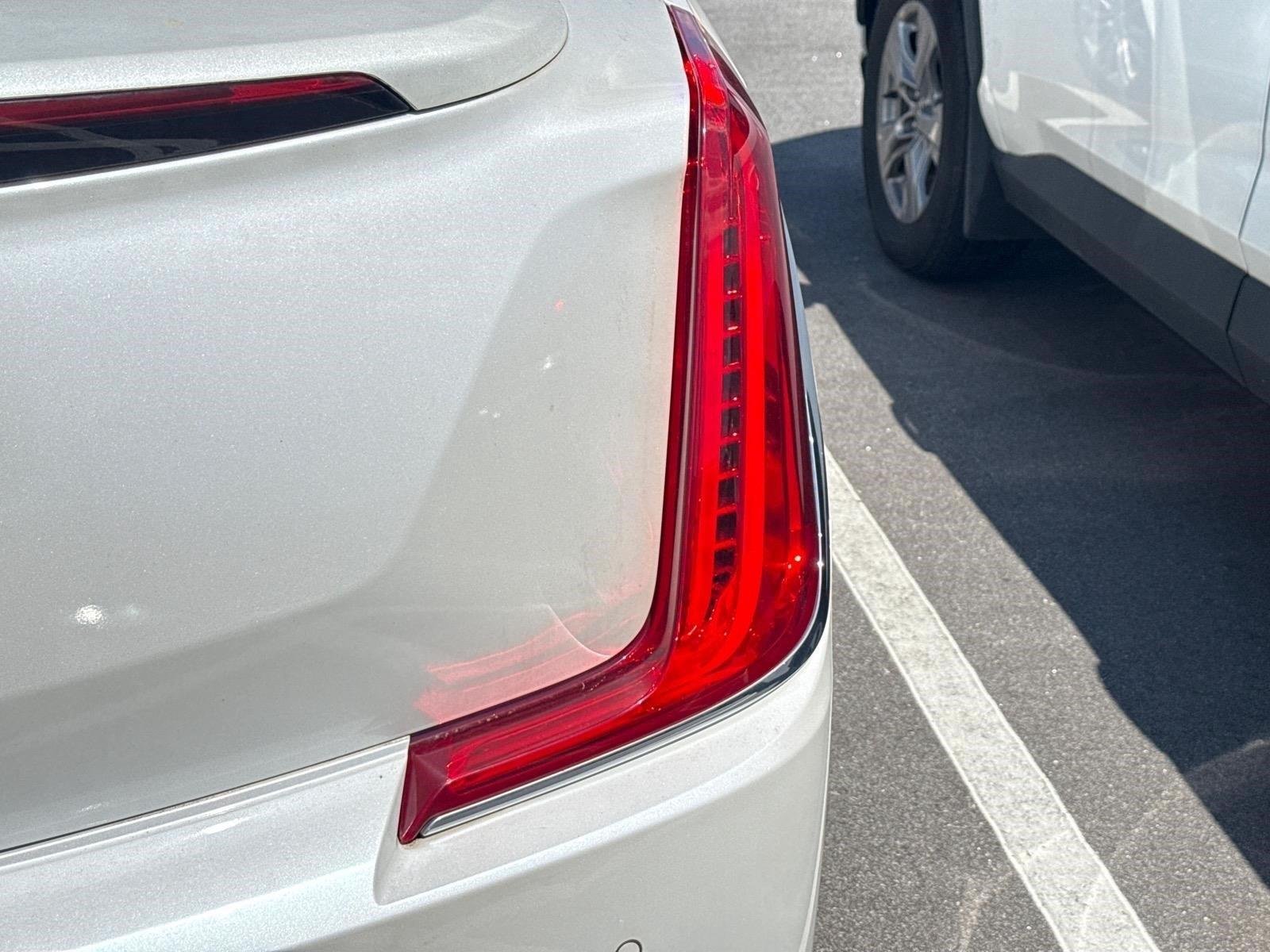 Used 2019 Crystal White Tricoat Cadillac Luxury image 14