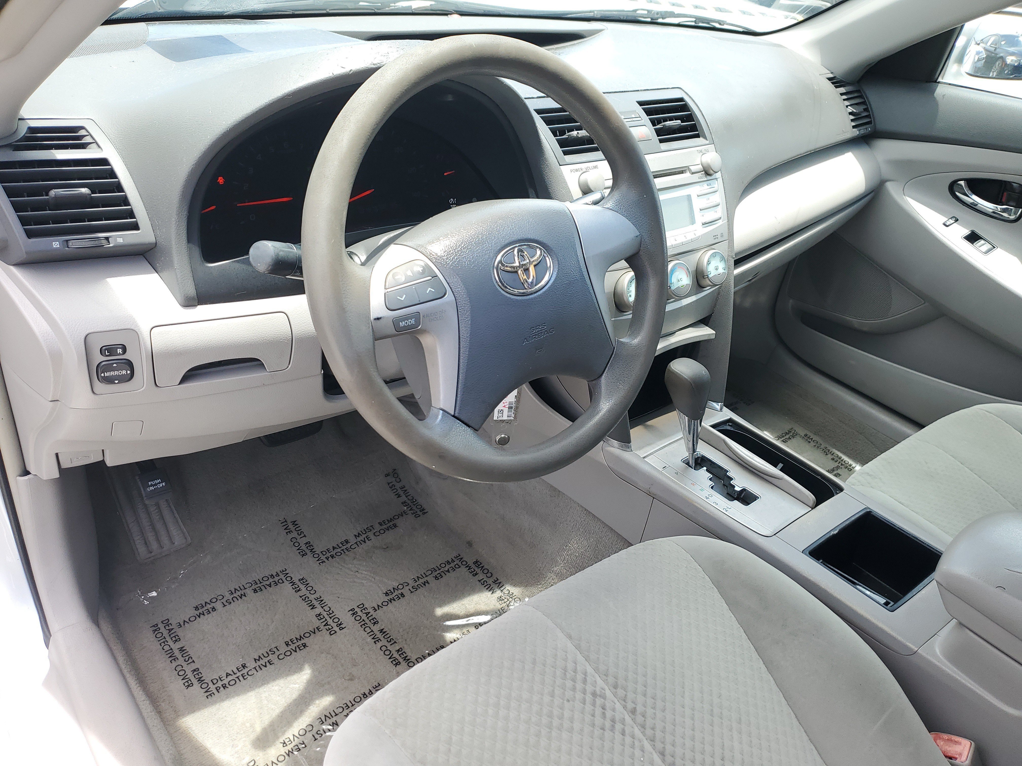 Used 2007 Silver Toyota LE image 18