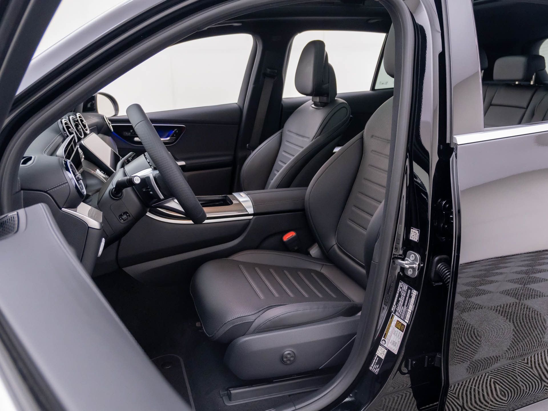 New 2026 Black Mercedes-Benz GLC 300 image 18