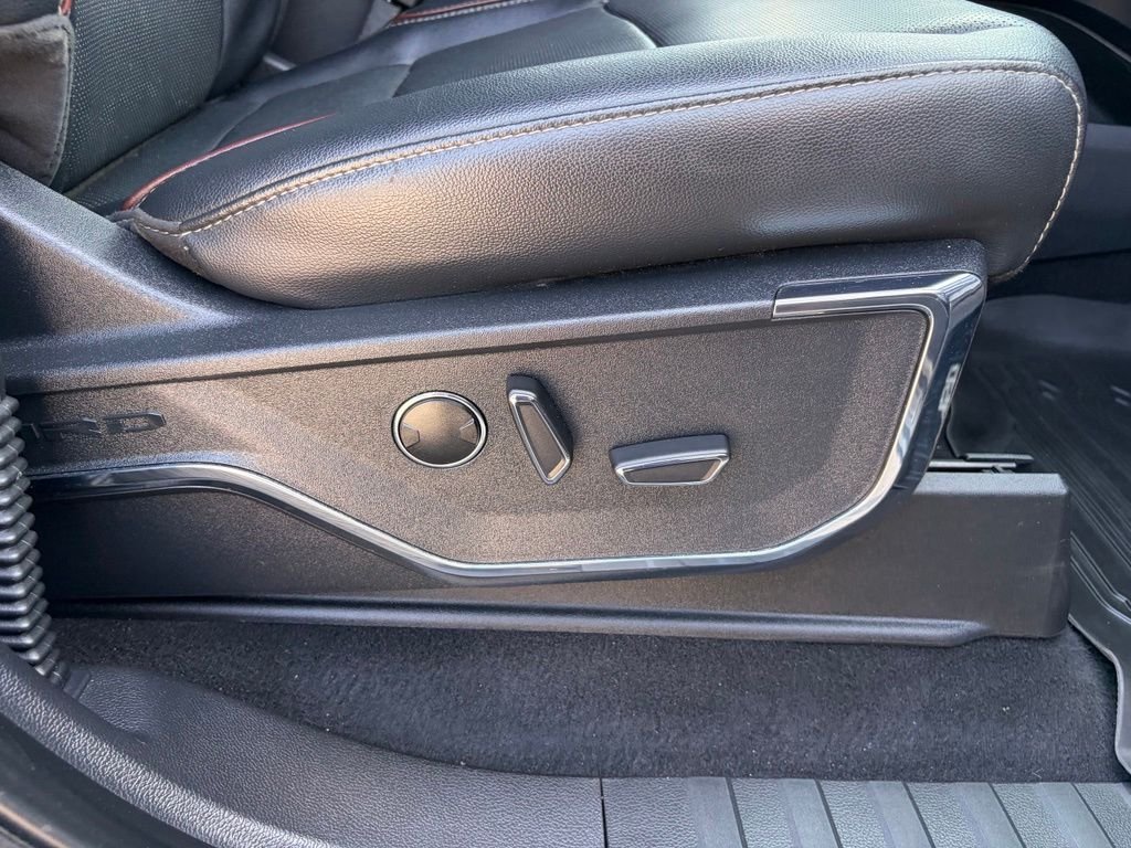 Used 2023 Black Ford Lariat image 27