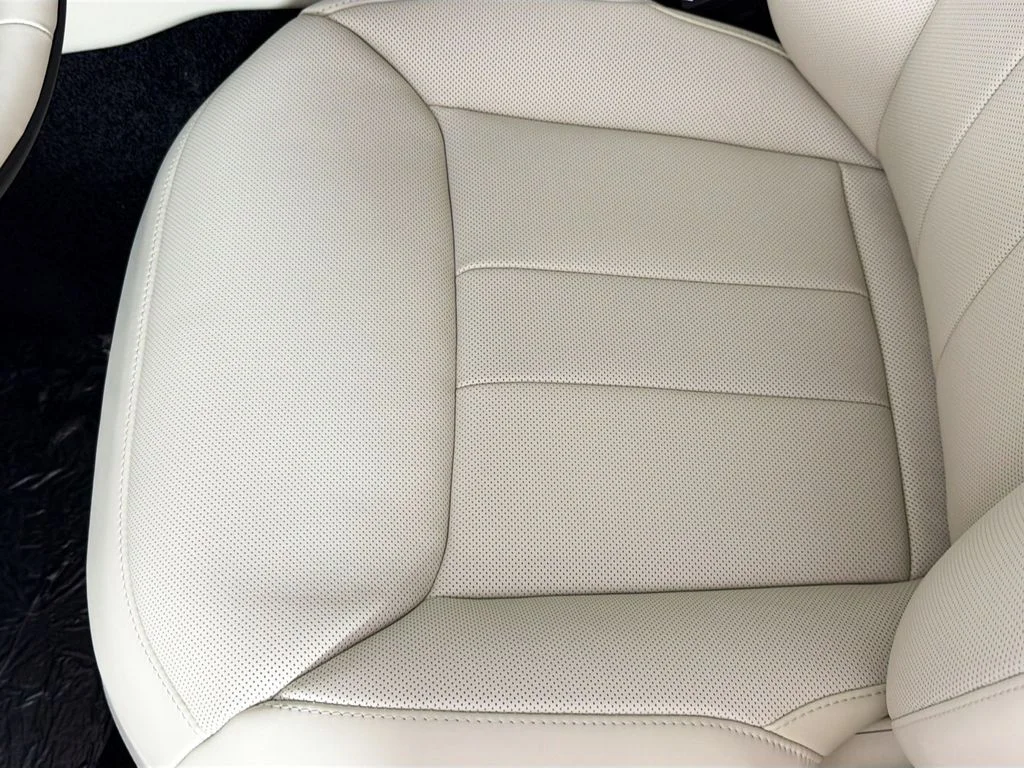 New 2026 Ostuni Pearl White Land Rover SE image 20