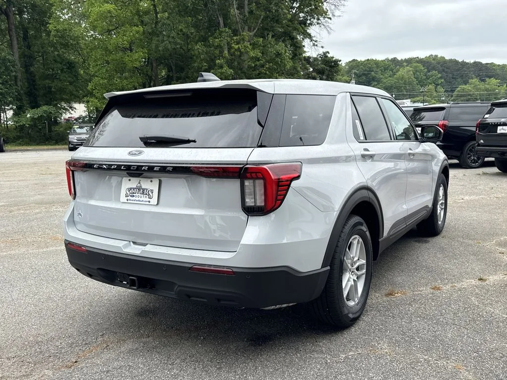 New 2026 Space White Metallic Ford Active image 7