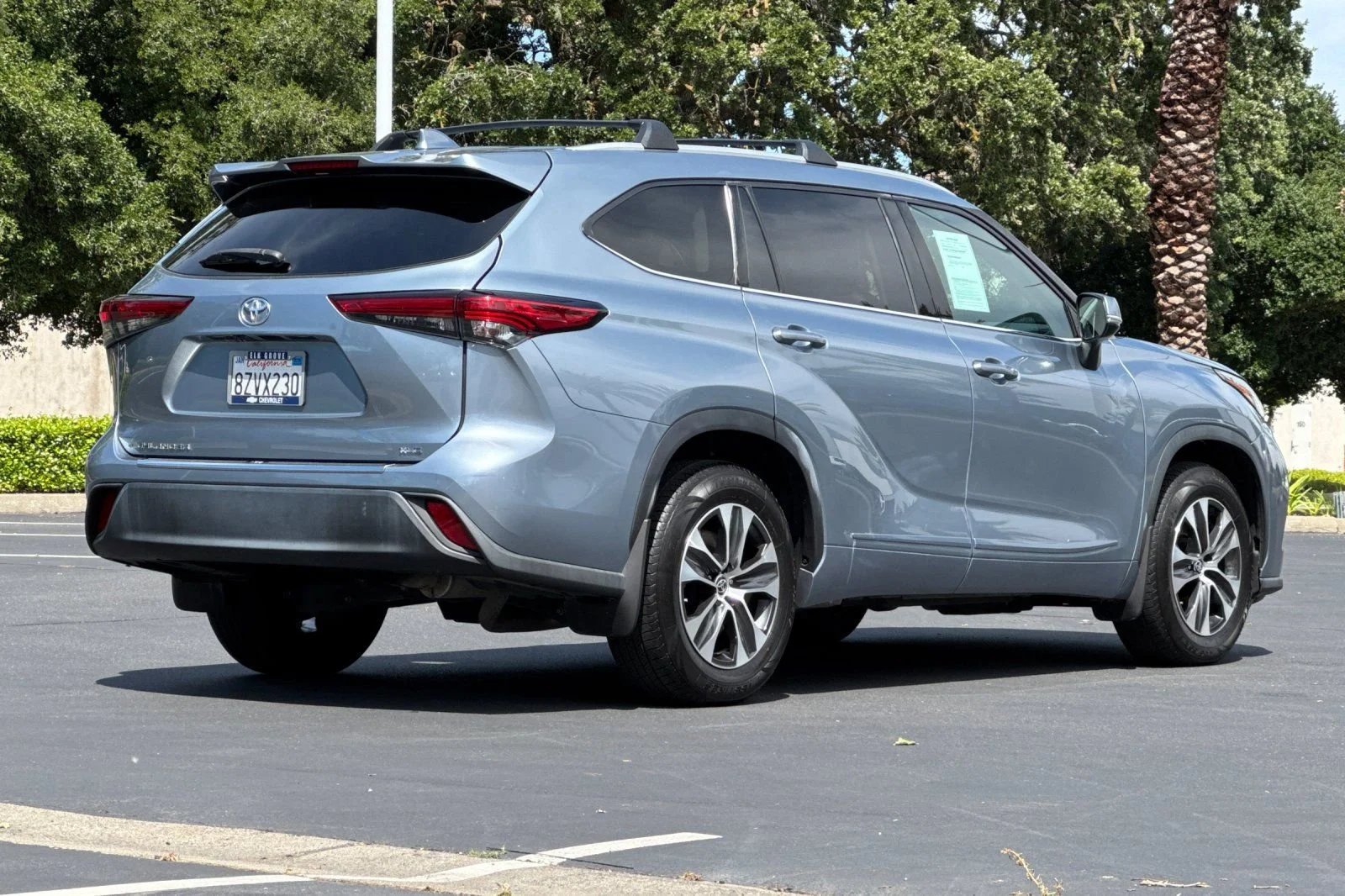 Used 2022 Moon Dust Toyota XLE image 3